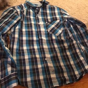 Men’s plaid button up shirt! Medium!